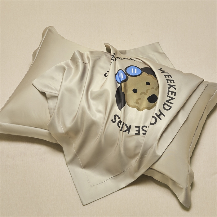 91家纺网 家纺一手货源 找家纺 笙意家纺 2025新款水洗真丝数码印花卡通枕套 眼镜狗