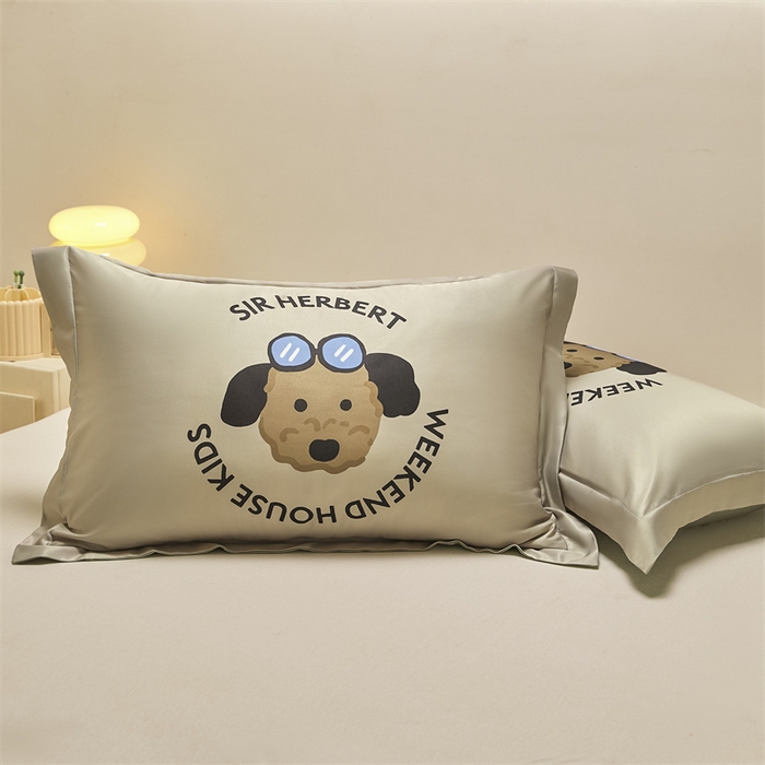 91家纺网 家纺一手货源 找家纺 笙意家纺 2025新款水洗真丝数码印花卡通枕套 眼镜狗