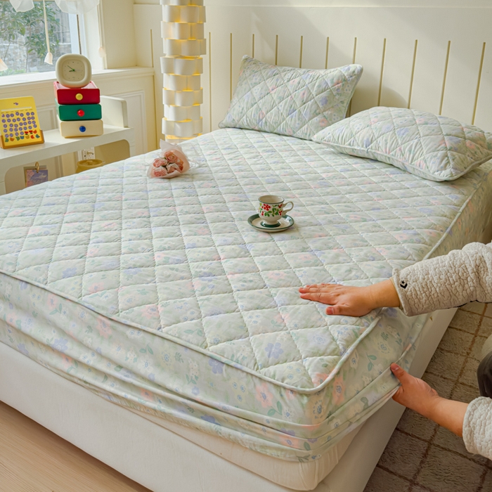 91家纺网 家纺一手货源 找家纺 U品汇 2025新款A类全棉夹棉防水床笠床罩单件隔尿透气床垫加厚防尘可水洗保护套 向云端绿