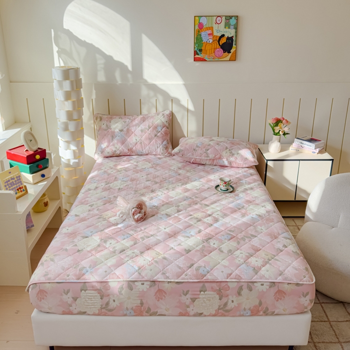 91家纺网 家纺一手货源 找家纺 U品汇 2025新款A类全棉夹棉防水床笠床罩单件隔尿透气床垫加厚防尘可水洗保护套 晚色芳莲-粉