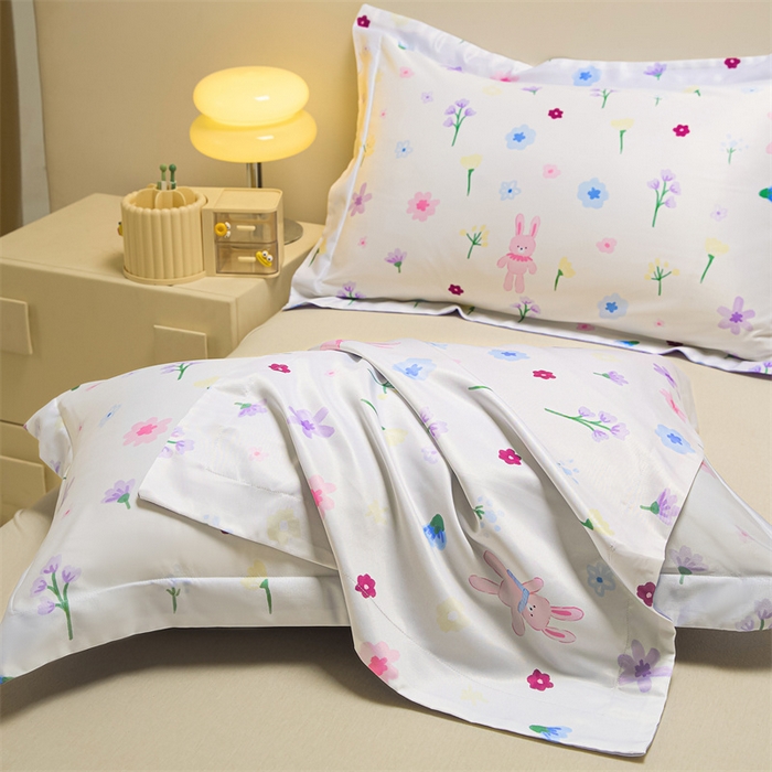 91家纺网 家纺一手货源 找家纺 笙意家纺 2025新款水洗真丝数码印花卡通枕套 幸运小兔