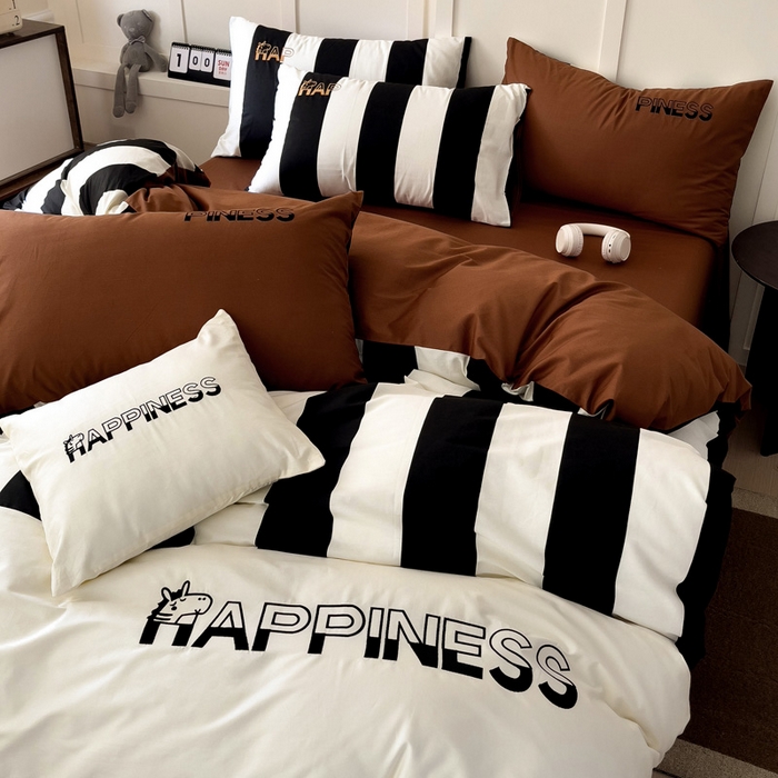 91家纺网 家纺一手货源 找家纺 娜娜 2025新款全棉拼接条纹绣花四件套  马克-宽条黑