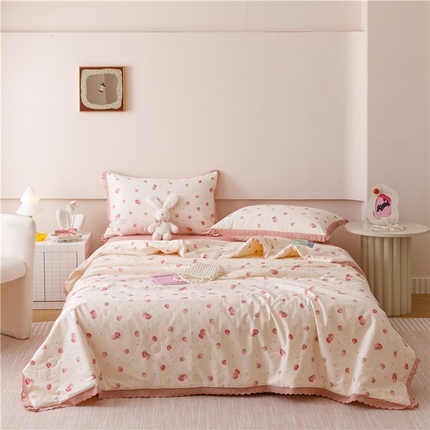 91家纺网 家纺一手货源 找家纺 优被业 2025新款全棉韩式小碎花花边夏被 油画草莓