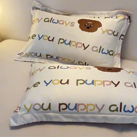 91家纺网 家纺一手货源 找家纺 笙意家纺 2025新款水洗真丝数码印花卡通枕套 泰迪狗