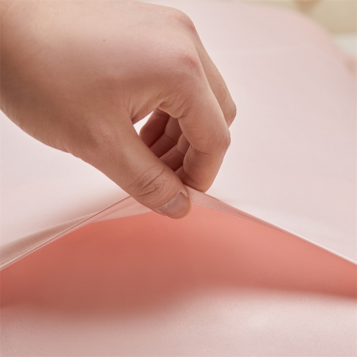 91家纺网 家纺一手货源 找家纺 笙意家纺 2025新款水洗真丝数码印花卡通枕套 樱桃女孩