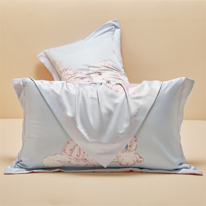 91家纺网 家纺一手货源 找家纺 笙意家纺 2025新款水洗真丝数码印花卡通枕套 可爱猫