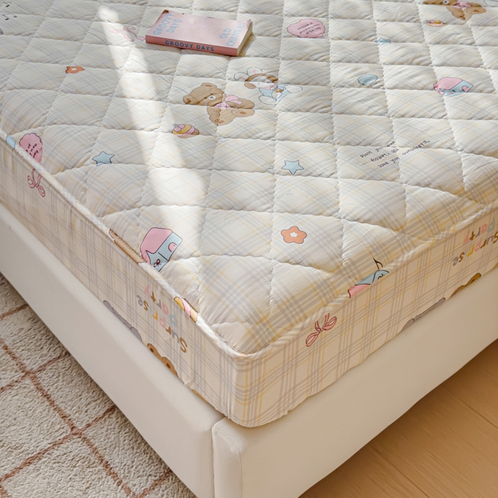 91家纺网 家纺一手货源 找家纺 U品汇 2025新款A类全棉夹棉防水床笠床罩单件隔尿透气床垫加厚防尘可水洗保护套 童谣