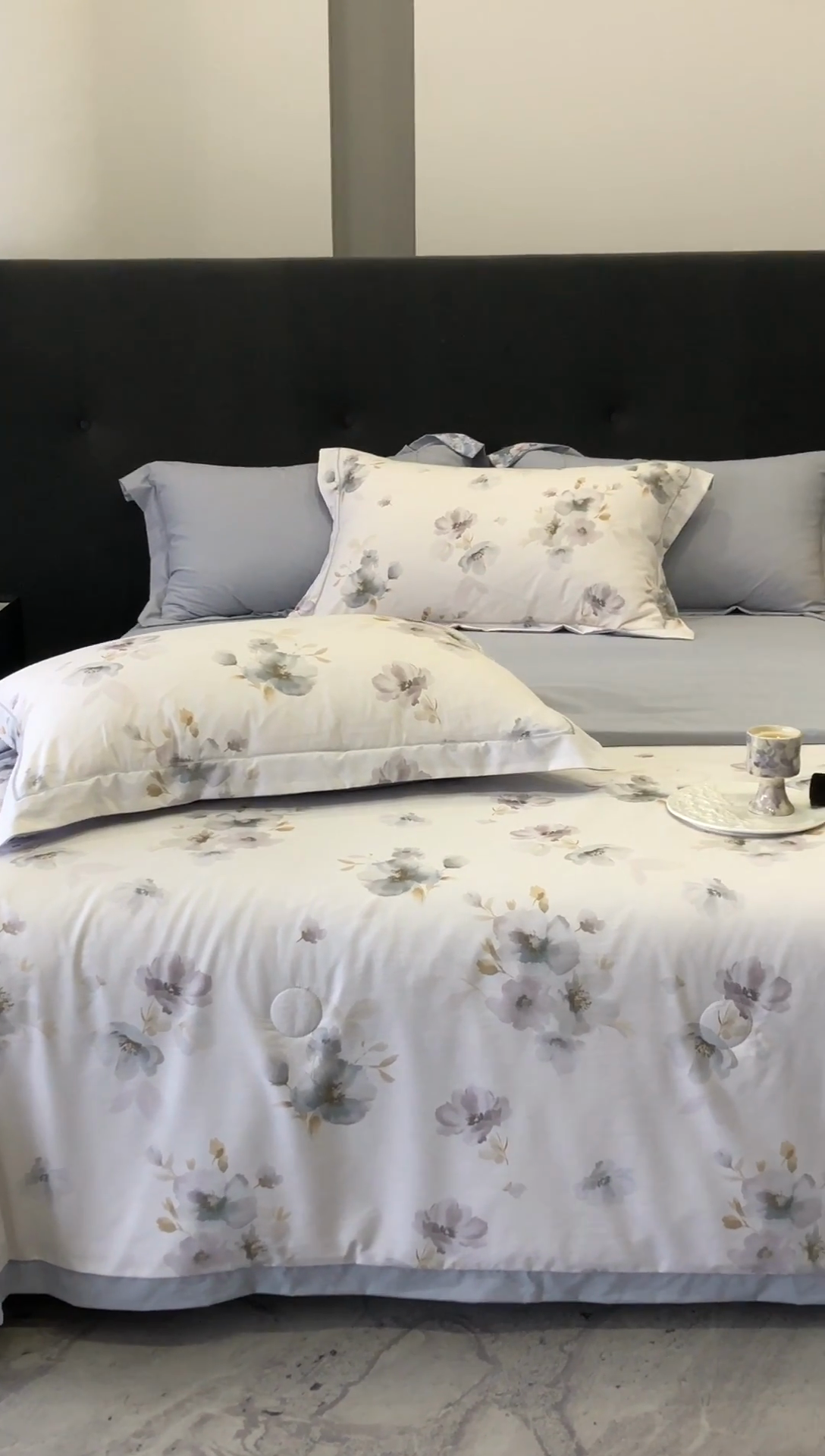 91家纺网 家纺一手货源 找家纺 立奥被业 2025新款雪纺纱夏被超柔数码印花夏被雪纺夏凉被 慕斯-浅灰