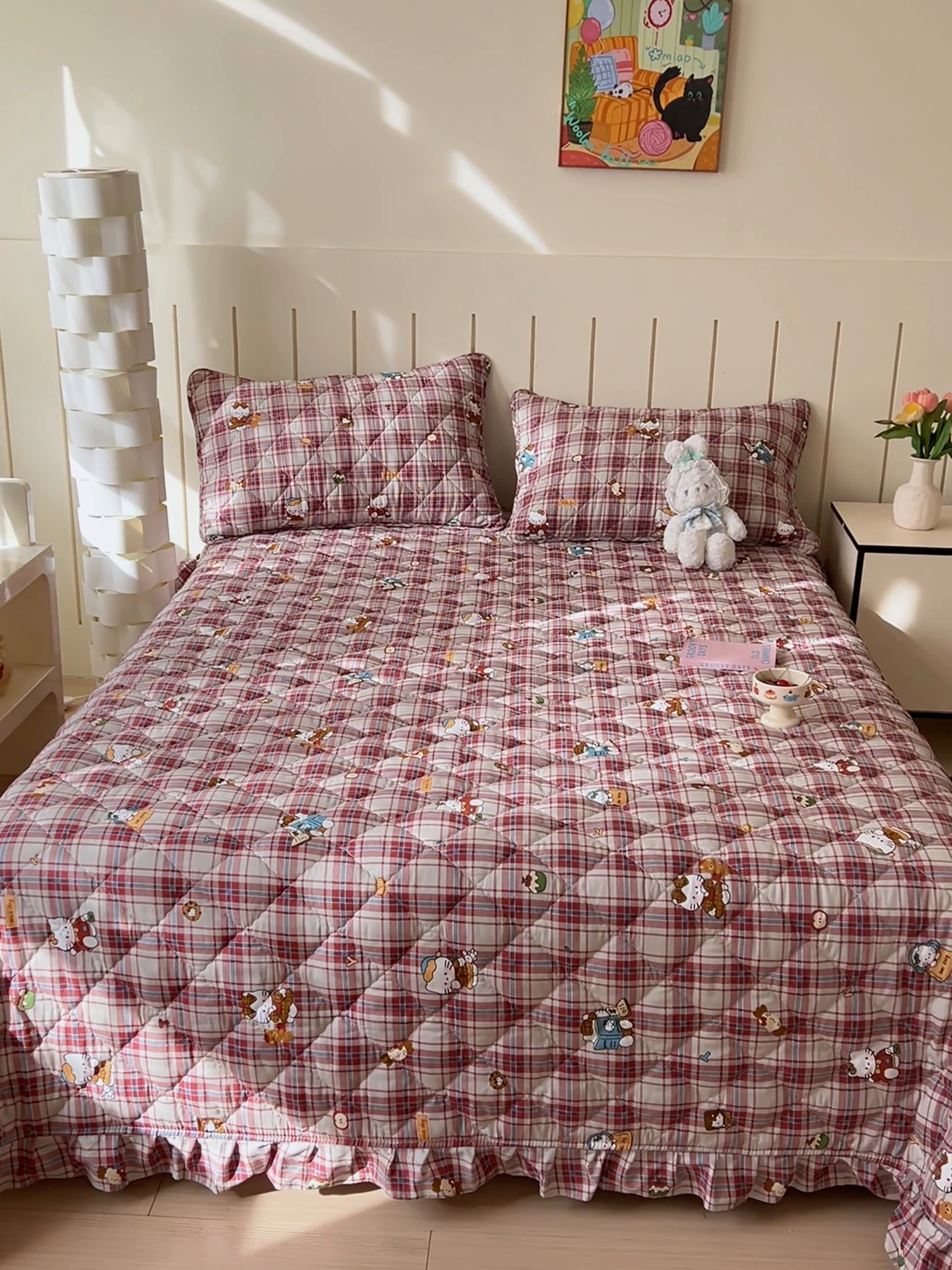 91家纺网 家纺一手货源 找家纺 U品汇 2025新品A类全棉夹棉床盖纯棉100%棉绗缝三件套炕垫褥子13372 G猫咪酱-红