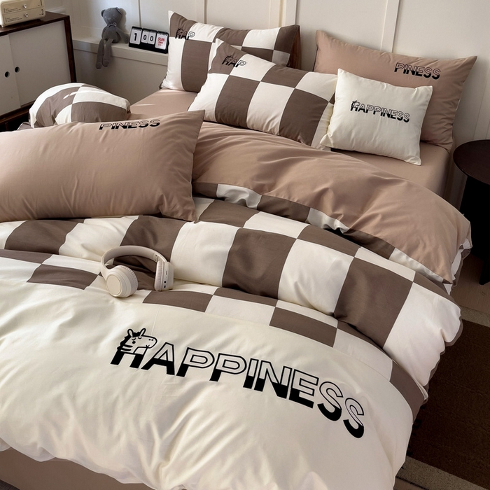 91家纺网 家纺一手货源 找家纺 娜娜 2025新款全棉拼接条纹绣花四件套  马克-格子咖