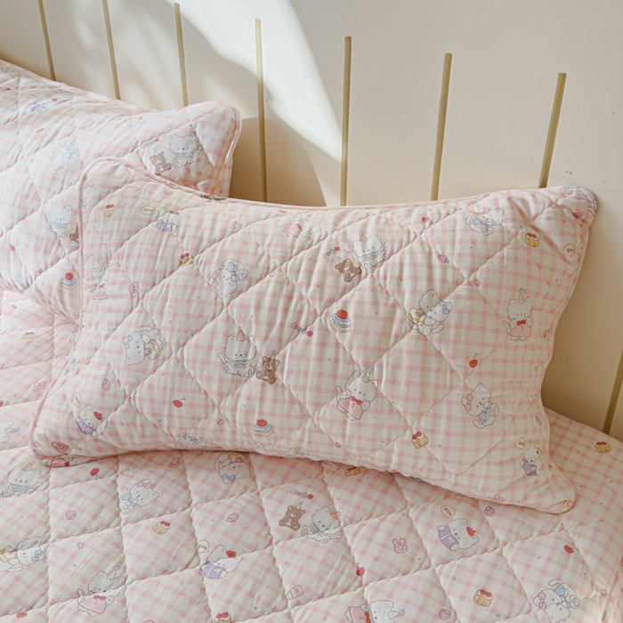 91家纺网 家纺一手货源 找家纺 U品汇 2025新款A类全棉夹棉防水床笠床罩单件隔尿透气床垫加厚防尘可水洗保护套 甜美梦境粉