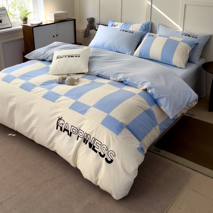 91家纺网 家纺一手货源 找家纺 娜娜 2025新款全棉拼接条纹绣花四件套  马克-格子蓝