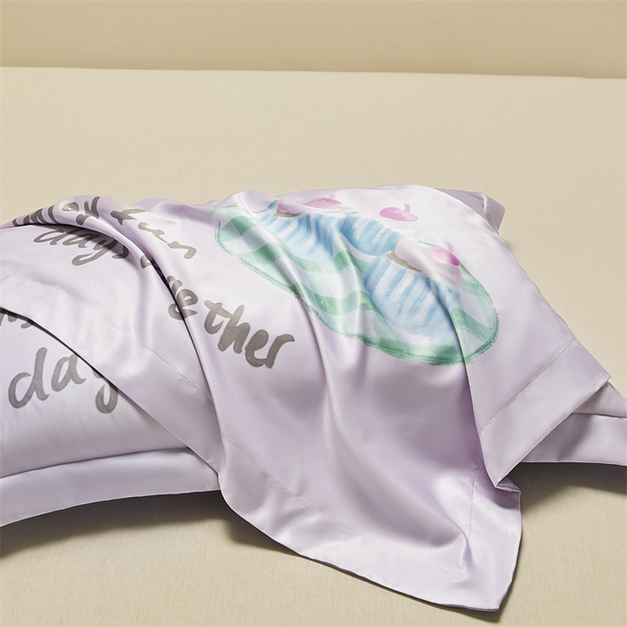 91家纺网 家纺一手货源 找家纺 笙意家纺 2025新款水洗真丝数码印花卡通枕套 小蛋糕