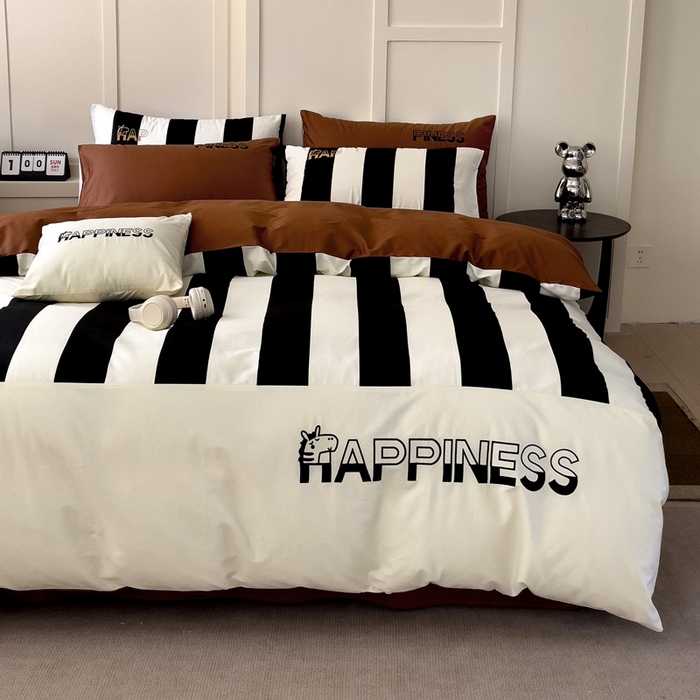 91家纺网 家纺一手货源 找家纺 娜娜 2025新款全棉拼接条纹绣花四件套  马克-宽条黑