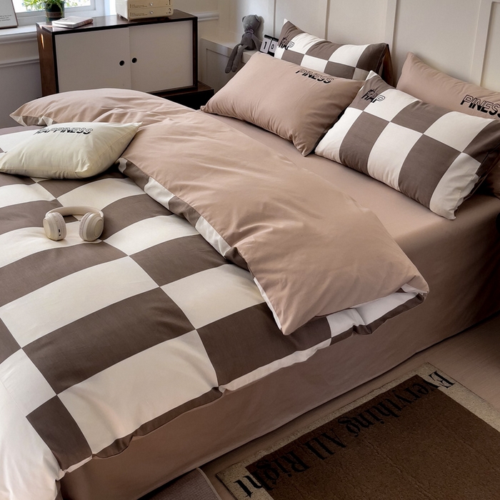 91家纺网 家纺一手货源 找家纺 娜娜 2025新款全棉拼接条纹绣花四件套  马克-格子咖