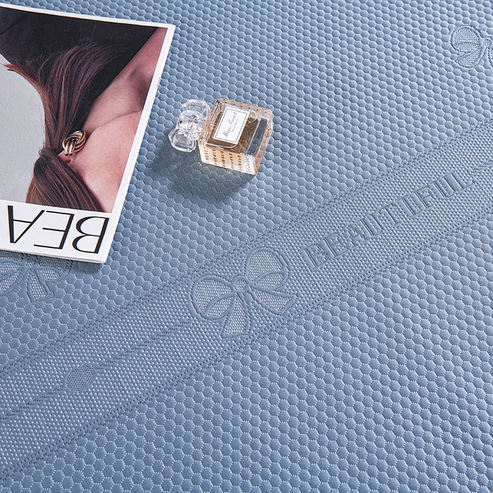 91家纺网 家纺一手货源 找家纺 青雅席业 2025年新款7A抗菌母婴级纯乙纶PE刺绣凉感丝豆豆席 蝴蝶结-蓝