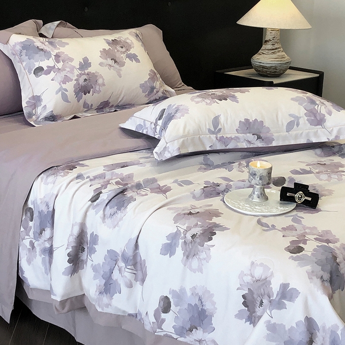 91家纺网 家纺一手货源 找家纺 立奥被业 2025新款雪纺纱夏被超柔数码印花夏被雪纺夏凉被 春风里-灰紫