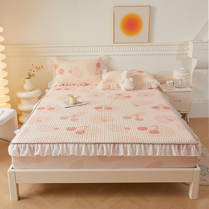 91家纺网 家纺一手货源 找家纺 伊人坊 2025新款A类凉感丝乳胶床笠凉席三件套-花边款 花边-甜甜樱桃