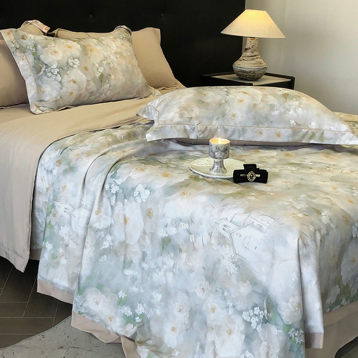 91家纺网 家纺一手货源 找家纺 立奥被业 2025新款雪纺纱夏被超柔数码印花夏被雪纺夏凉被 复古花海-米灰