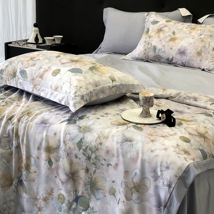 91家纺网 家纺一手货源 找家纺 立奥被业 2025新款雪纺纱夏被超柔数码印花夏被雪纺夏凉被 海棠-浅灰