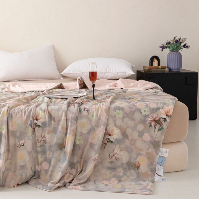 91家纺网 家纺一手货源 找家纺 睡棉坊 2025新款数码印花凉感丝水墨画系列夏被-场景二 静若繁花