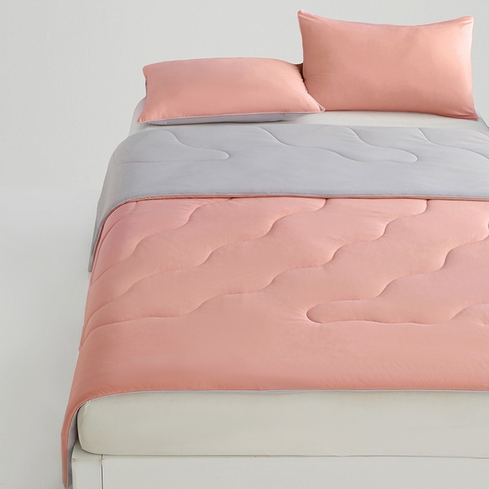 91家纺网 家纺一手货源 找家纺 米米儿家纺 2025新款跨境电商凉感丝夏被西瓜空调被 樱花粉灰