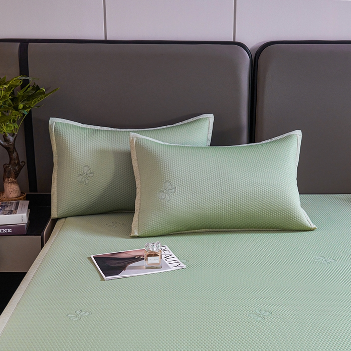 91家纺网 家纺一手货源 找家纺 青雅席业 2025年新款7A抗菌母婴级纯乙纶PE刺绣凉感丝豆豆席 蝴蝶结-绿