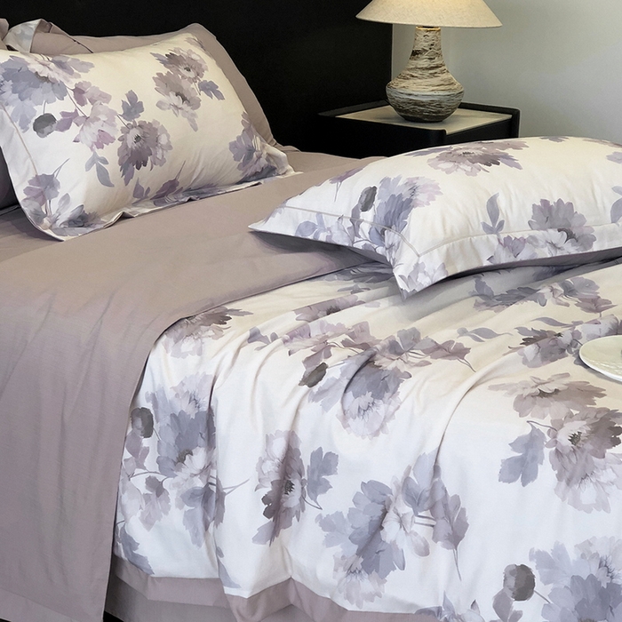 91家纺网 家纺一手货源 找家纺 立奥被业 2025新款雪纺纱夏被超柔数码印花夏被雪纺夏凉被 春风里-灰紫