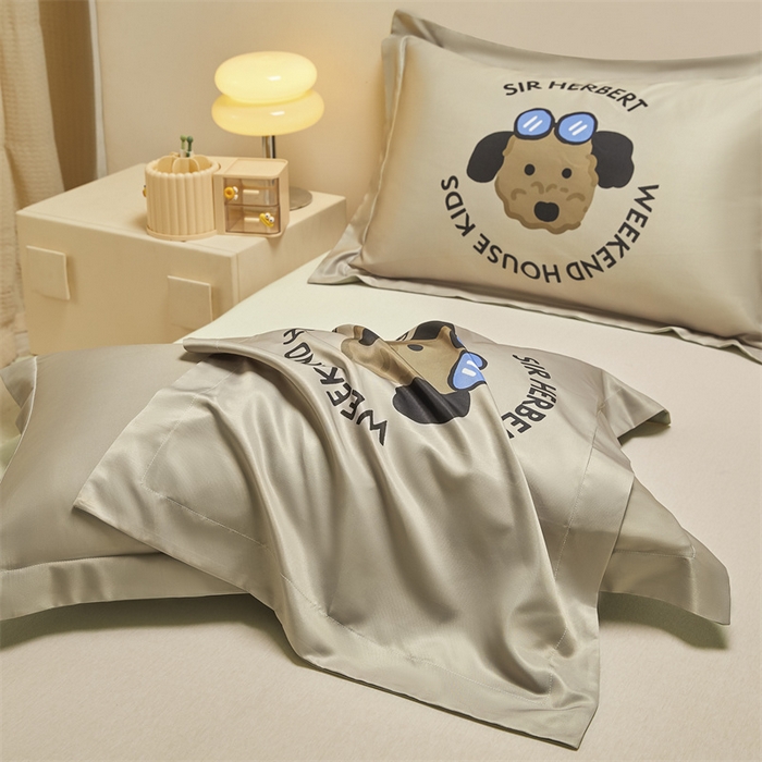 91家纺网 家纺一手货源 找家纺 笙意家纺 2025新款水洗真丝数码印花卡通枕套 眼镜狗