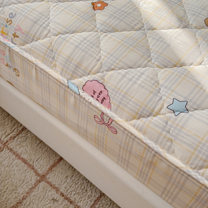 91家纺网 家纺一手货源 找家纺 U品汇 2025新款A类全棉夹棉防水床笠床罩单件隔尿透气床垫加厚防尘可水洗保护套 童谣