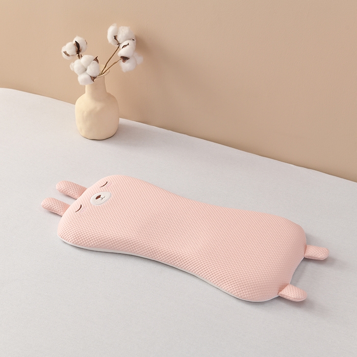 91家纺网 家纺一手货源 找家纺 小猫派2025新款凉感豆童趣护颈枕头枕芯-八字 长条熊粉