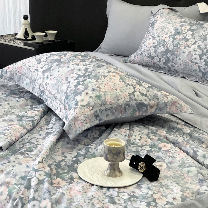 91家纺网 家纺一手货源 找家纺 立奥被业 2025新款雪纺纱夏被超柔数码印花夏被雪纺夏凉被 春芽萌动-浅灰