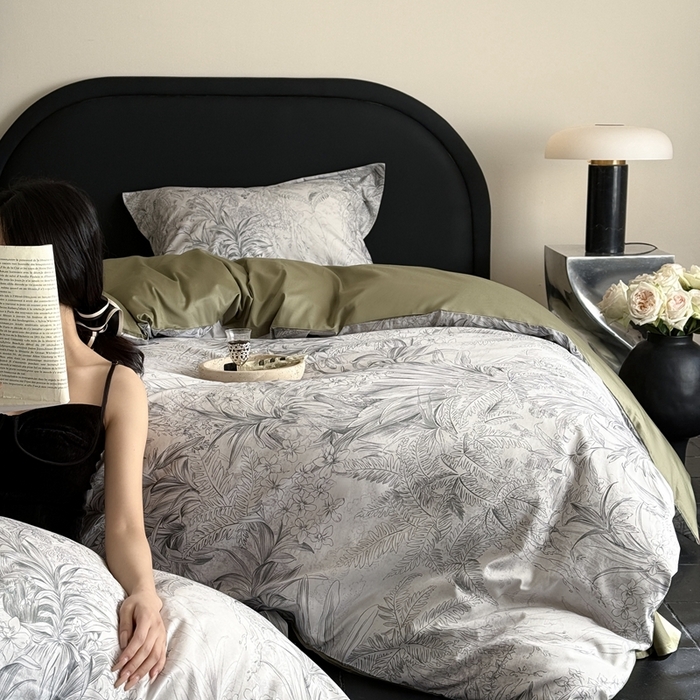 91家纺网 家纺一手货源 找家纺 鹿班家居 2025年春夏款100S长绒棉数码印花系列四件套—挪威森林 挪威森林-浅绿