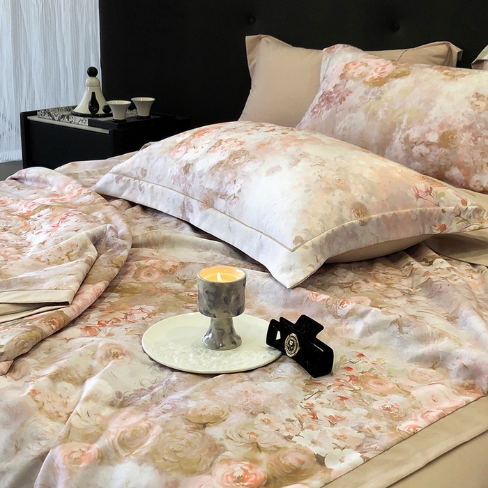 91家纺网 家纺一手货源 找家纺 立奥被业 2025新款雪纺纱夏被超柔数码印花夏被雪纺夏凉被 爱丽丝-米灰