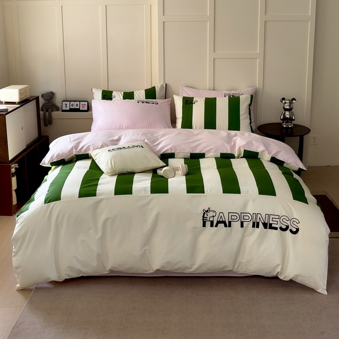 91家纺网 家纺一手货源 找家纺 娜娜 2025新款全棉拼接条纹绣花四件套  马克-宽条绿