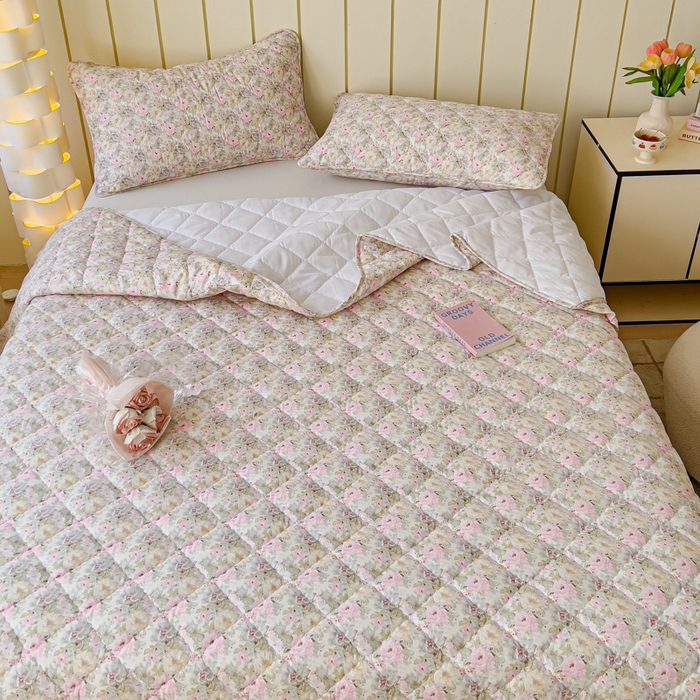 91家纺网 家纺一手货源 找家纺 U品汇 2025新品A类全棉夹棉床盖纯棉100%棉绗缝三件套炕垫褥子13372 G杏园暖秋-粉