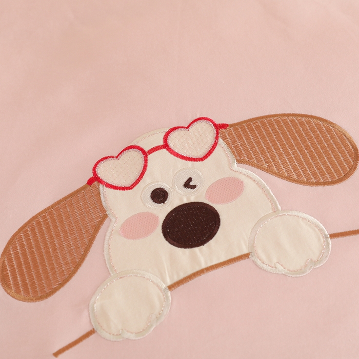 91家纺网 家纺一手货源 找家纺 绒棉世家 2025绒棉世家新款全棉水洗棉贴布绣专版四件套 甜心小狗