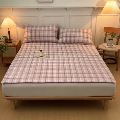 91家纺网 家纺一手货源 找家纺 恋绒家纺 2025新款无印风床褥床护垫宿舍床垫亲肤水洗棉软床垫 粉灰格