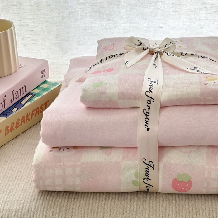 91家纺网 家纺一手货源 找家纺 2025新款双层纱印花卡通四件套-叠拍 小花喵