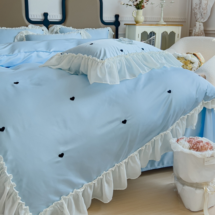 91家纺网 家纺一手货源 找家纺 花香四季家纺 2025新款法式蕾丝裙边刺绣仙女公主风四件套 爱心蓝