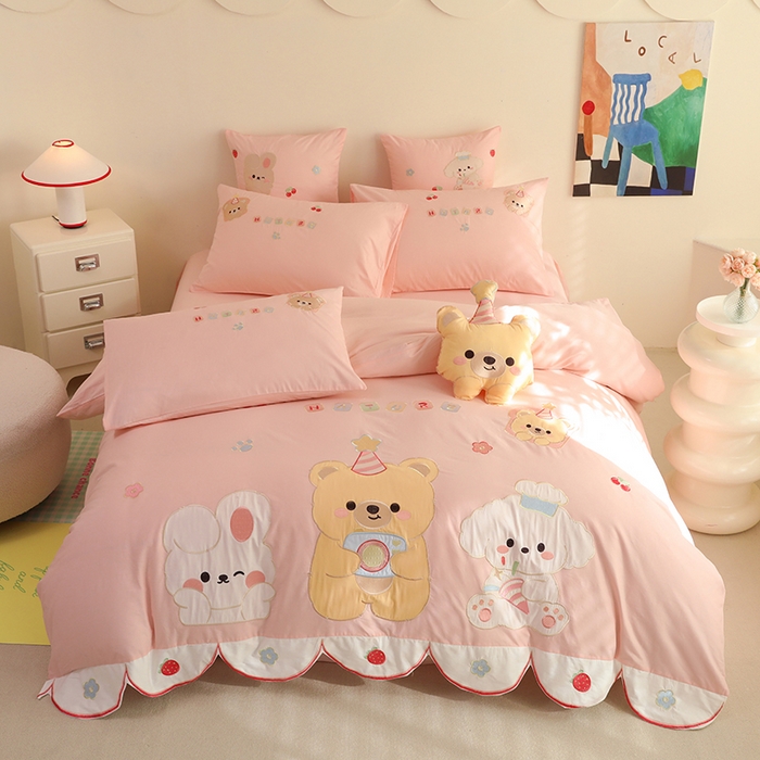 91家纺网 家纺一手货源 找家纺 绒棉世家 2025绒棉世家新款全棉水洗棉贴布绣专版四件套 宠物乐园