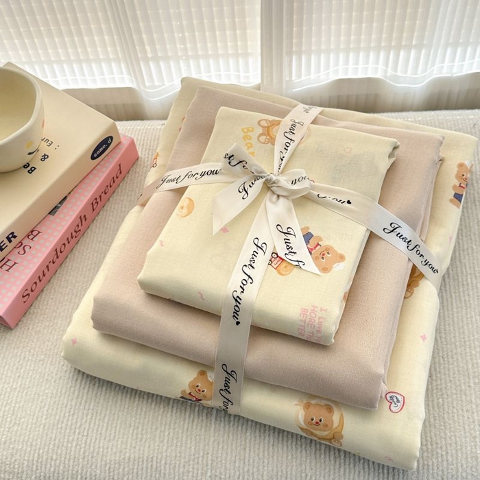 91家纺网 家纺一手货源 找家纺 2025新款双层纱印花卡通四件套-叠拍 面包熊