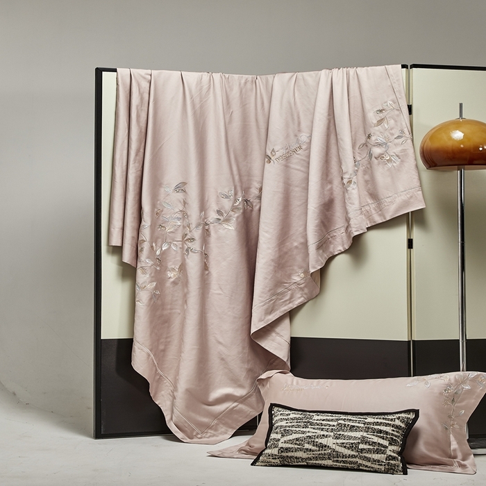 91家纺网 家纺一手货源 找家纺 爱情故事2025春夏居家新品四件套 秋叶-豆沙