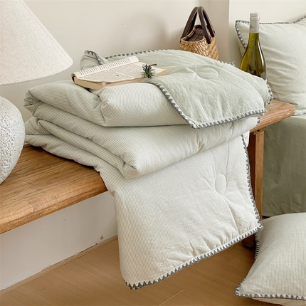 91家纺网 家纺一手货源 找家纺 被窝 2025新款全棉色织水洗棉夏被贝壳边大豆夏被空调被全棉夏凉被 细条纹绿