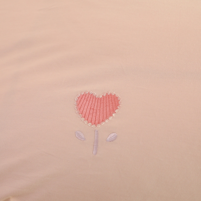 91家纺网 家纺一手货源 找家纺 绒棉世家 2025绒棉世家新款全棉水洗棉贴布绣专版四件套 美乐蒂