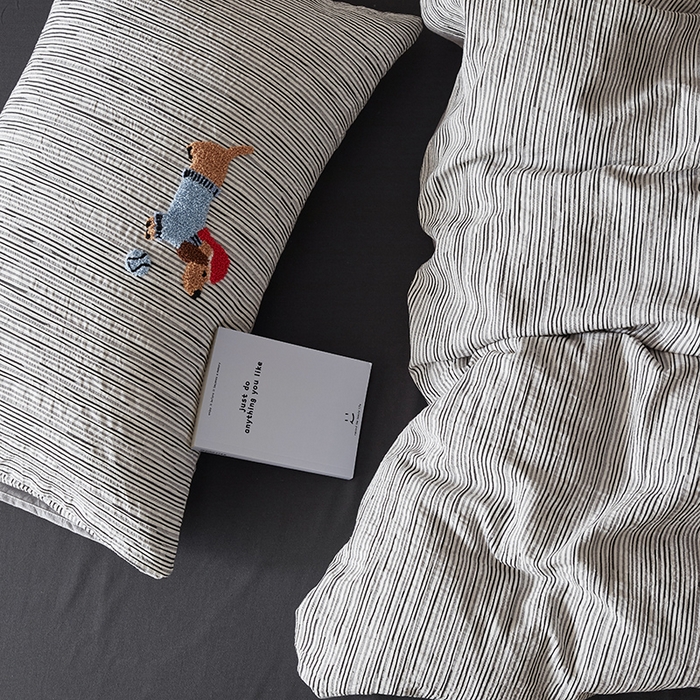 91家纺网 家纺一手货源 找家纺 怡家居 2025新款色织大提花立体毛巾绣四件套 黑条腊肠狗