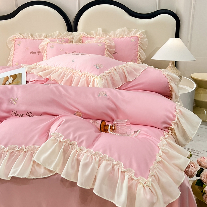 91家纺网 家纺一手货源 找家纺 花香四季家纺 2025新款法式蕾丝裙边刺绣仙女公主风四件套 玫瑰粉