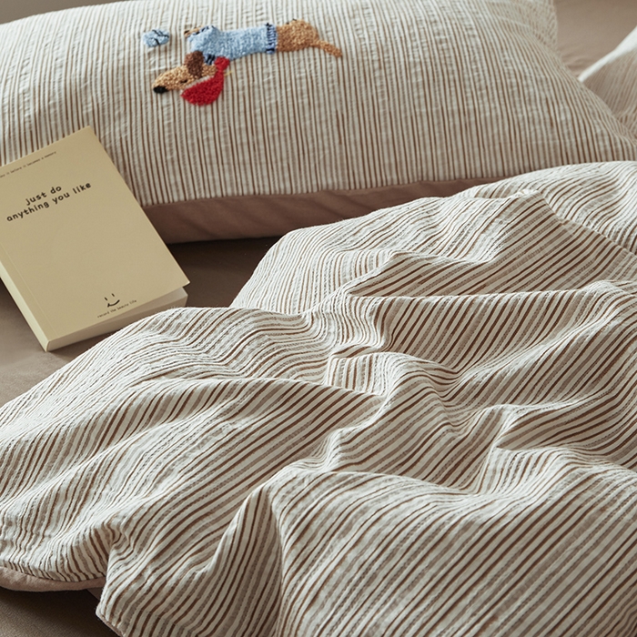 91家纺网 家纺一手货源 找家纺 怡家居 2025新款色织大提花立体毛巾绣四件套 咖条腊肠狗