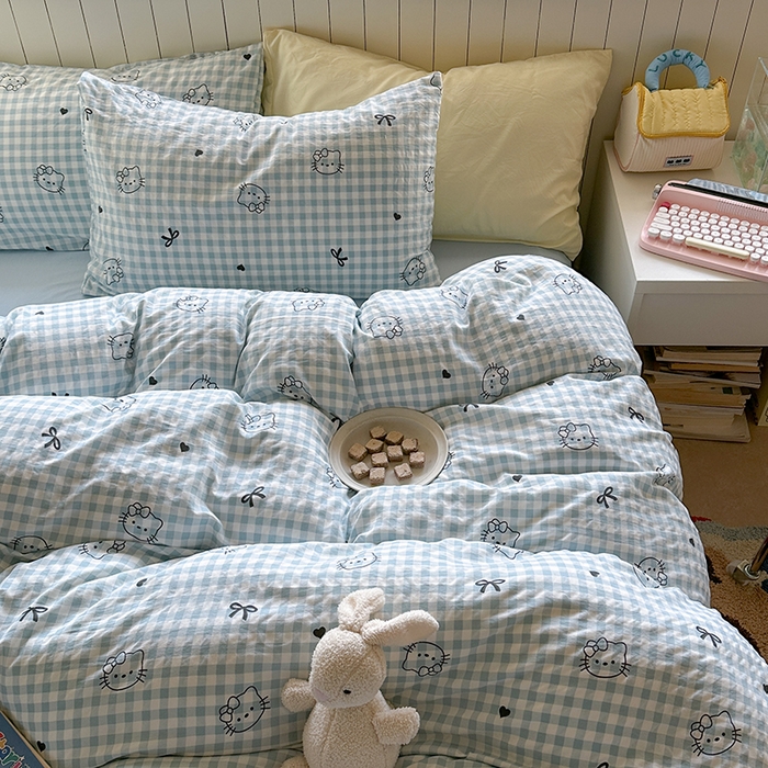 91家纺网 家纺一手货源 找家纺 繁花家居 2025新款软乎乎时尚印花水洗棉四件套 格子猫咪蓝