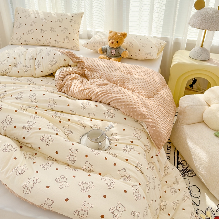 91家纺网 家纺一手货源 找家纺 佰丝居 2025新款A类水洗棉双层纱豆豆被100%新疆棉花被夏被 小熊院长